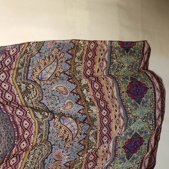 Paisley printed Large Women's Wrap Scarf. - Picture 10 of 13
